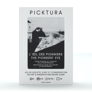 Vue de face de la boîte du jeu de société Picktura Pocket, L'Œil des pionniers, Chefs-d'œuvres de l'histoire de la photographie - illustration de couverture : Point de vue du Gras de Nicéphore Niépce
